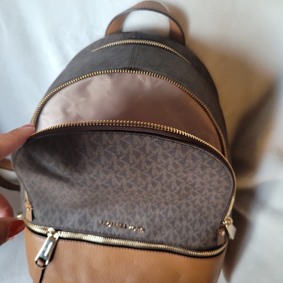 Michael Kors Acorn Brown backpack - Picture 3 of 14